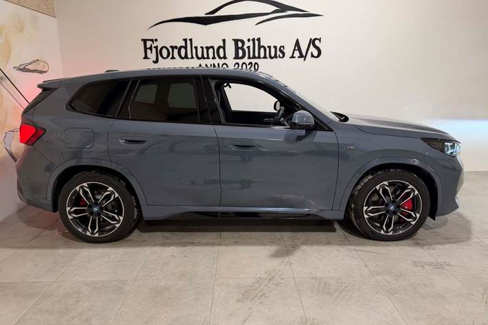 Grå BMW iX1 fra 2024