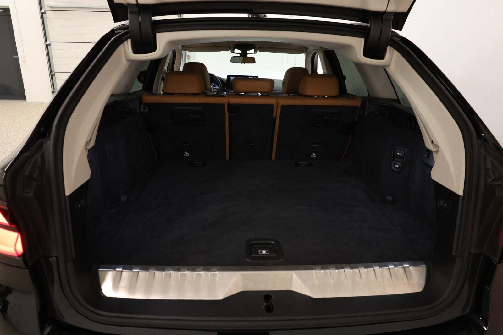 Sort BMW 530e fra 2022