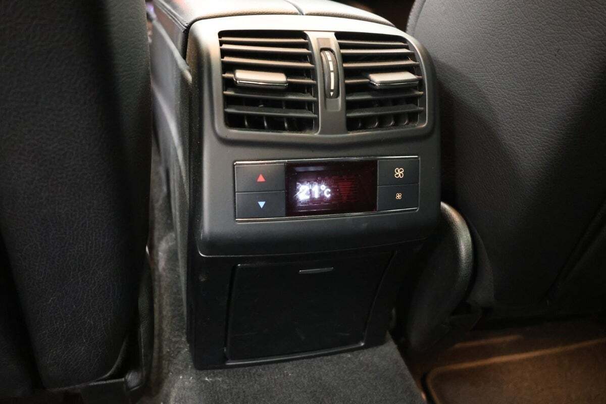 Grå Mercedes E500 fra 2015