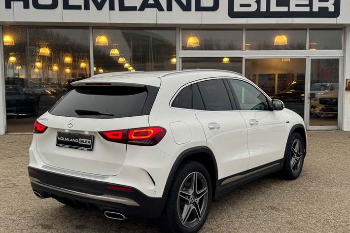 Hvid Mercedes GLA250 e fra 2021