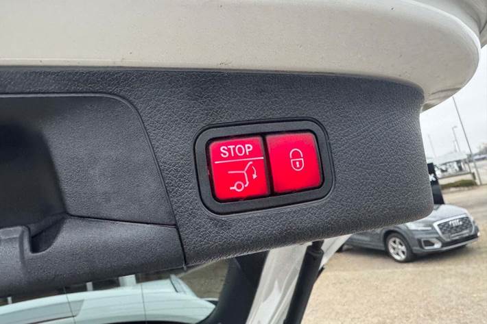 Hvid Mercedes GLA250 e fra 2021