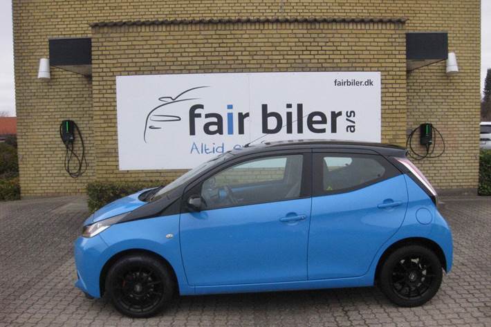 Blå Toyota Aygo fra 2016