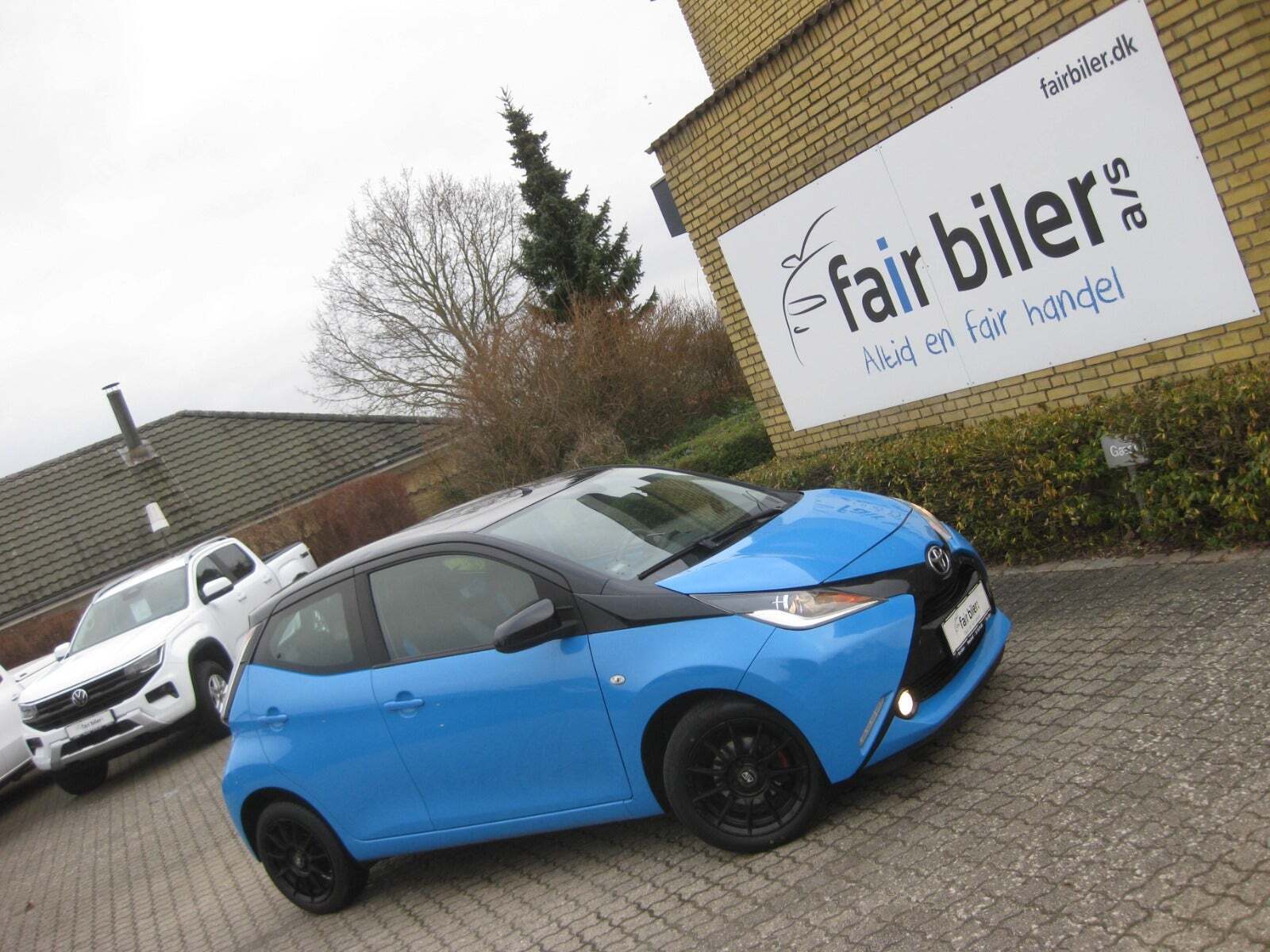 Blå Toyota Aygo fra 2016