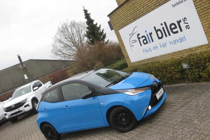 Blå Toyota Aygo fra 2016