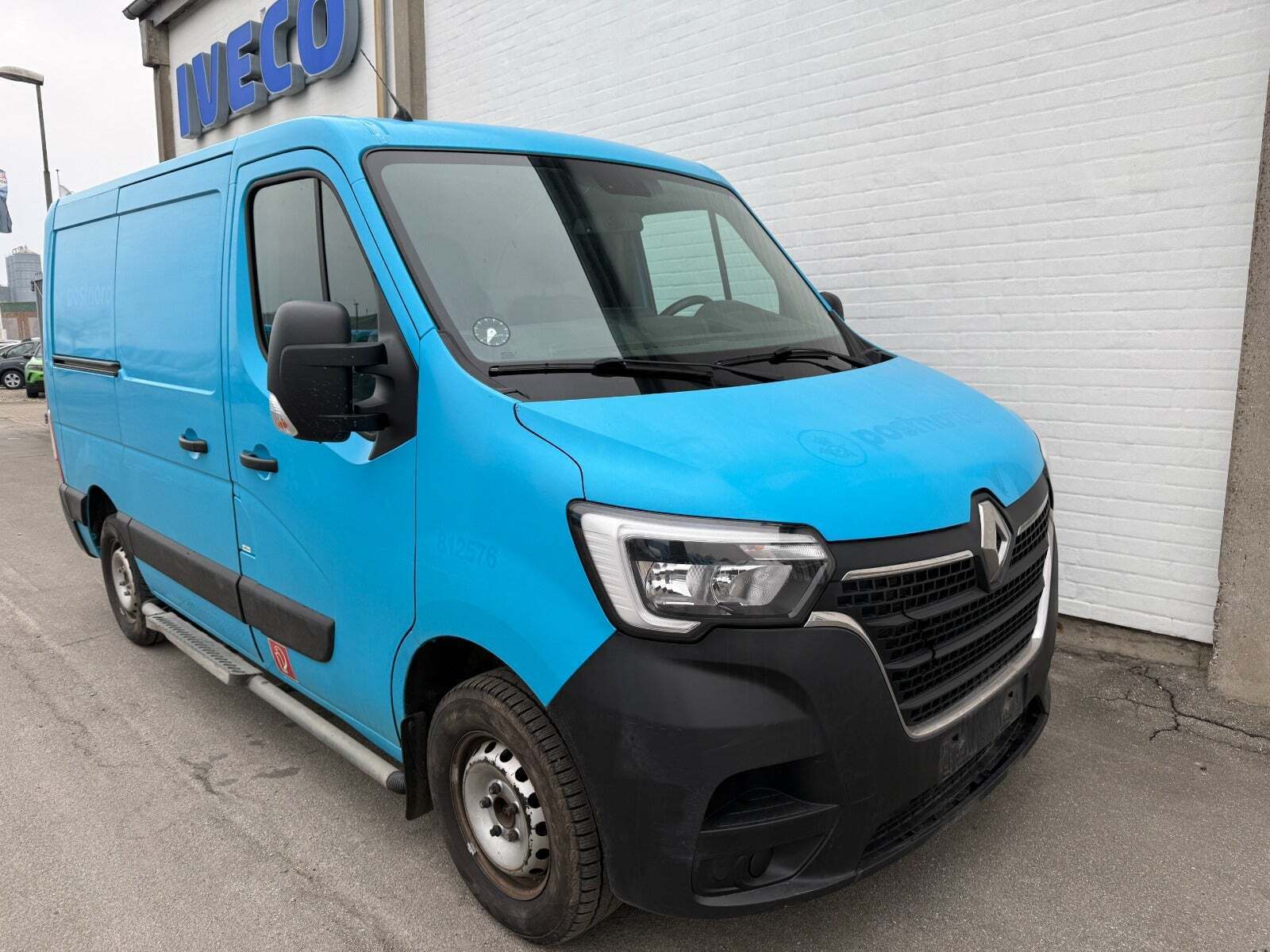 Blå Renault Master IV T33 fra 2019