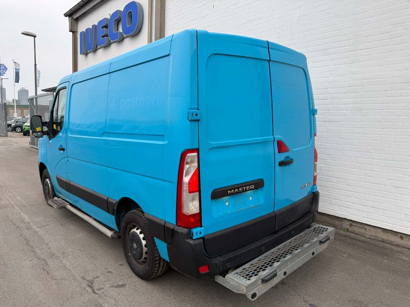Blå Renault Master IV T33 fra 2019
