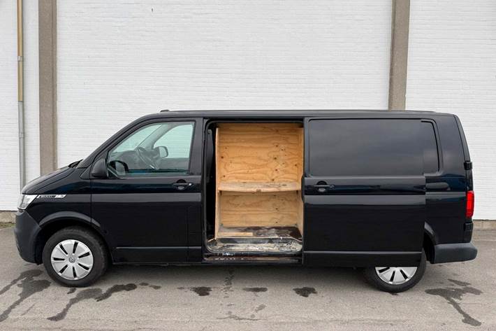 Sort VW Transporter fra 2021
