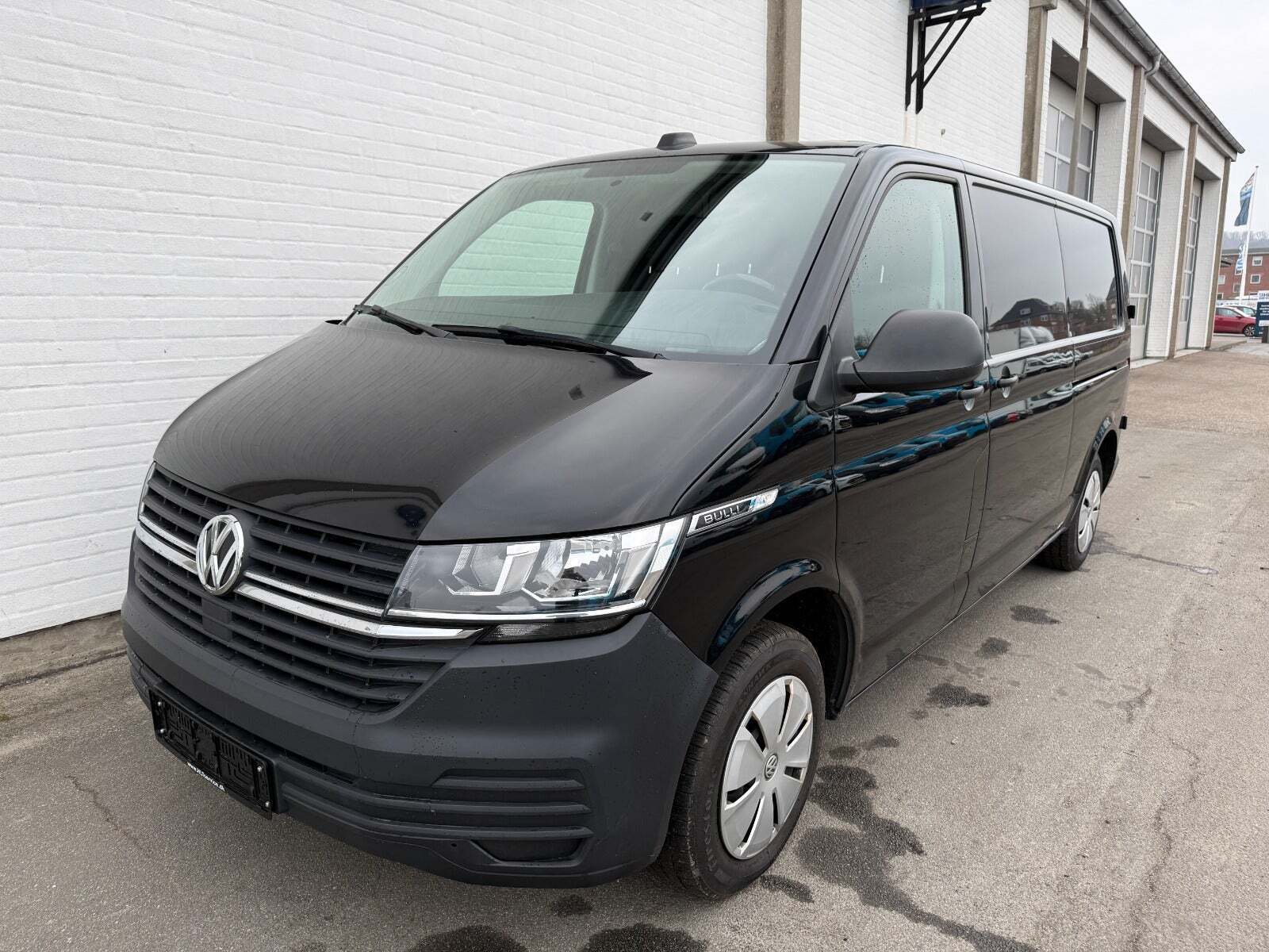 Sort VW Transporter fra 2021