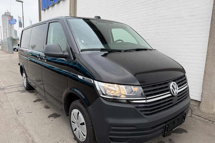 Sort VW Transporter fra 2021