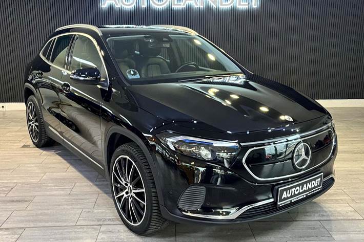 Sort Mercedes EQA250 fra 2021 set udefra