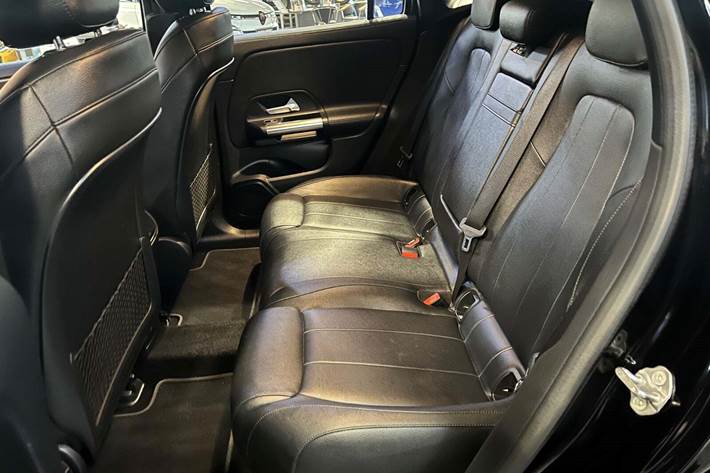 Sort Mercedes EQA250 fra 2021