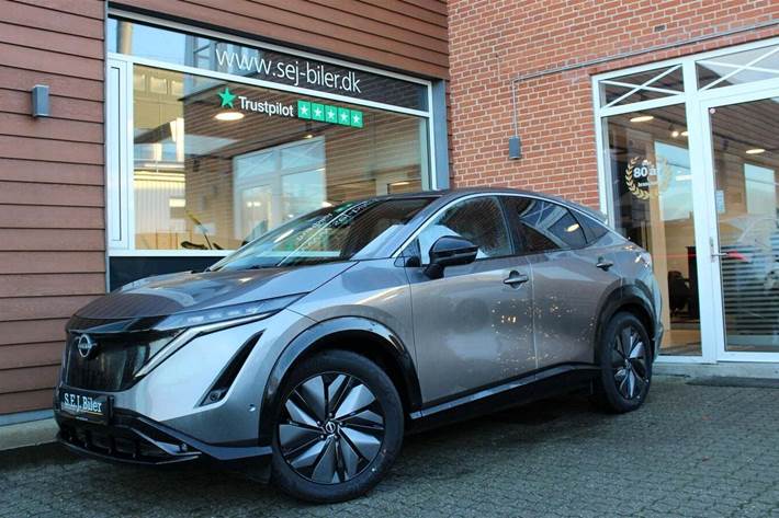 Grå Nissan Ariya fra 2025