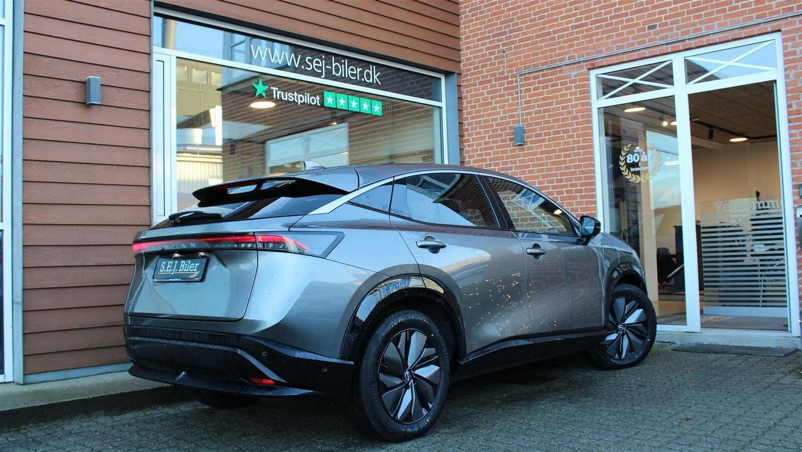 Grå Nissan Ariya fra 2025