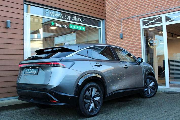 Grå Nissan Ariya fra 2025
