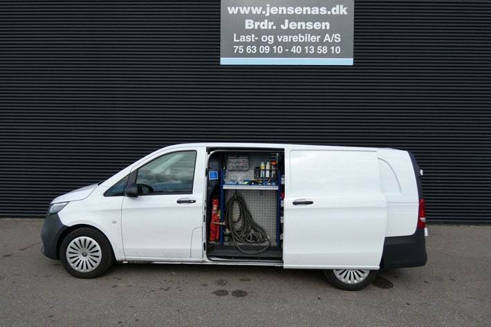 Hvid Mercedes Vito 114 fra 2025