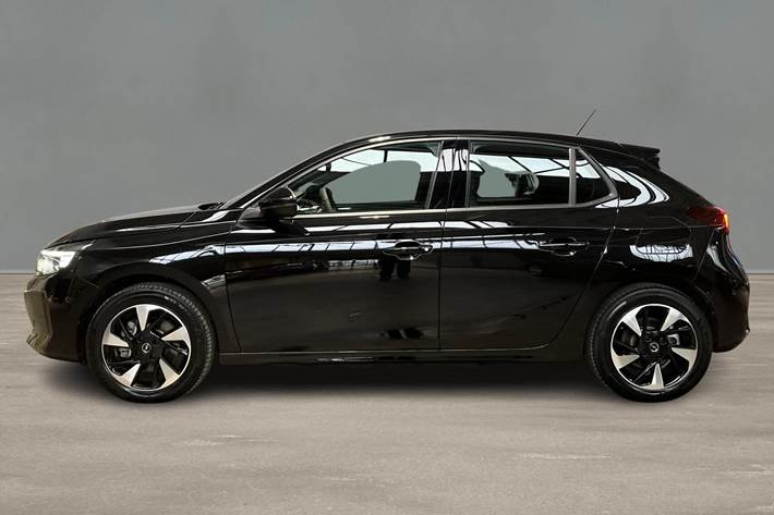 Sort Opel Corsa-e fra 2024