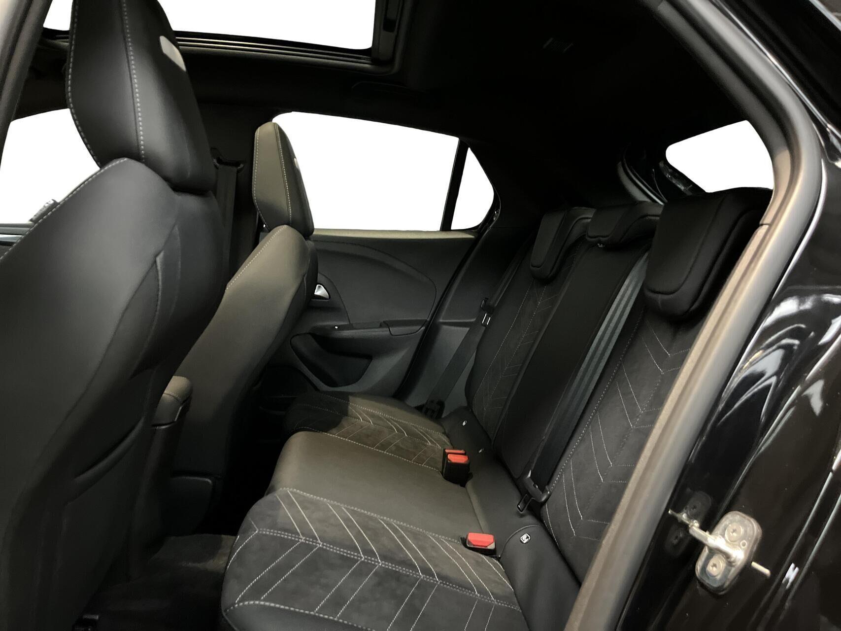 Sort Opel Corsa-e fra 2024