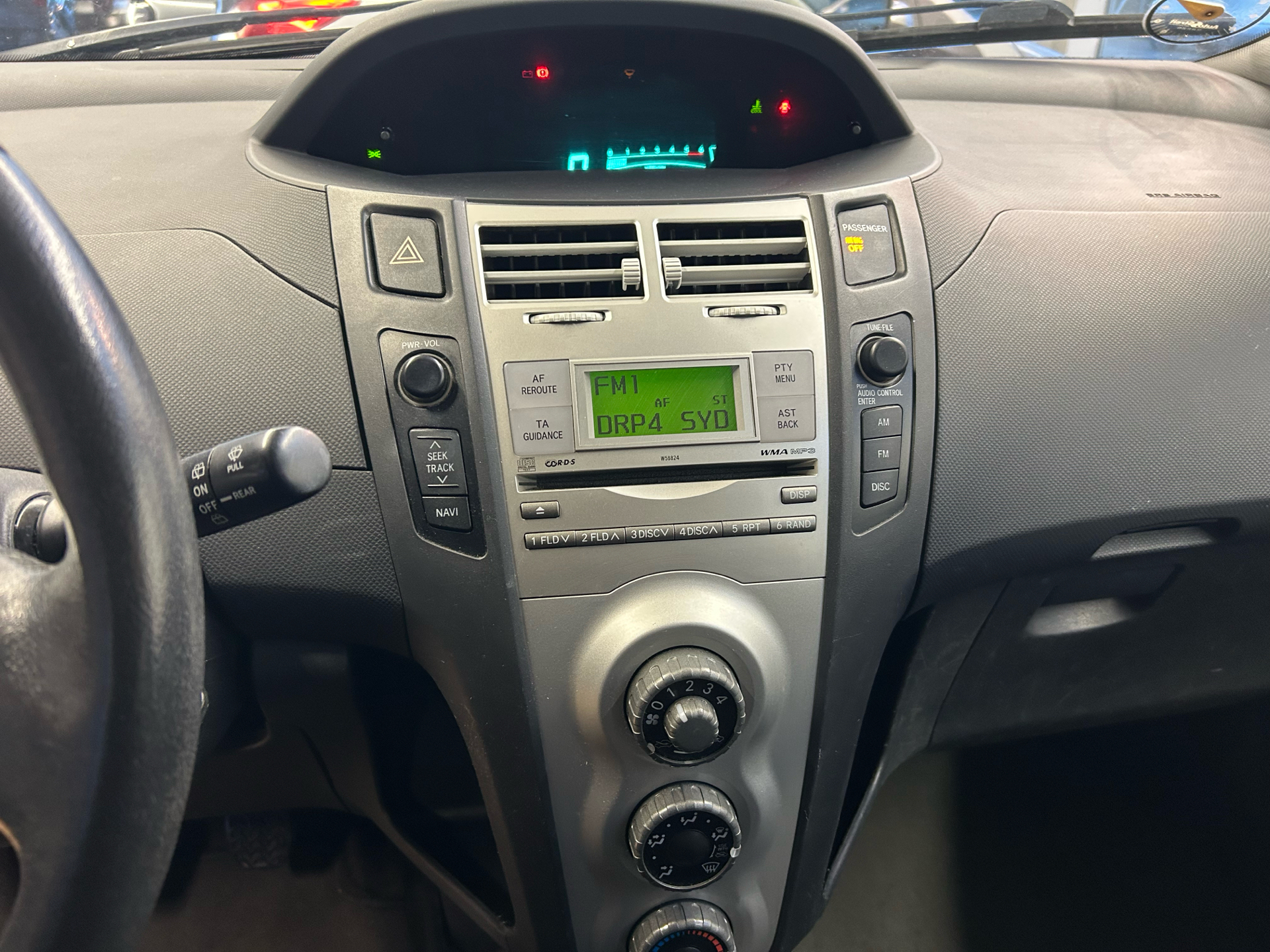 Sølv Toyota Yaris fra 2007