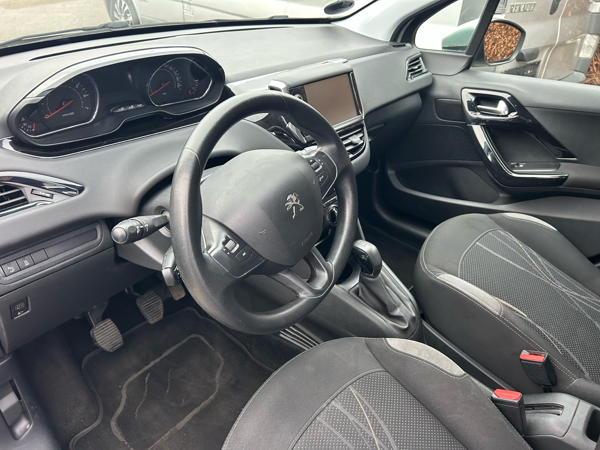 Sølv Peugeot 208 fra 2013