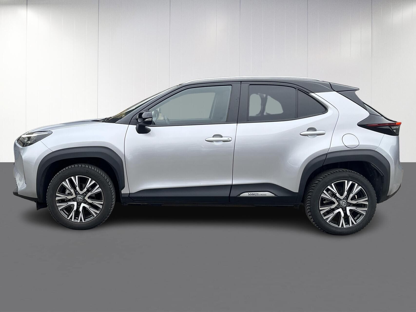 Toyota Yaris Cross 1,5 Hybrid Style Bi-tone 116HK 5d Trinl. Gear