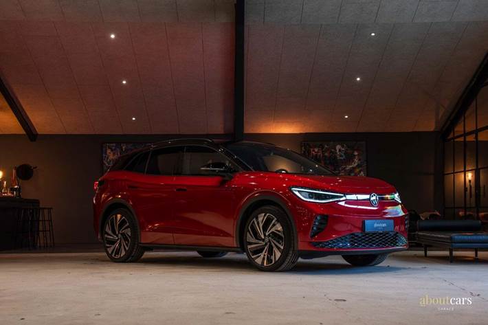 Rød VW ID.4 fra 2023 set udefra