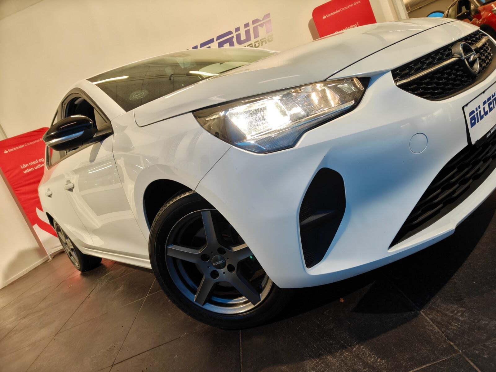 Hvid Opel Corsa fra 2020