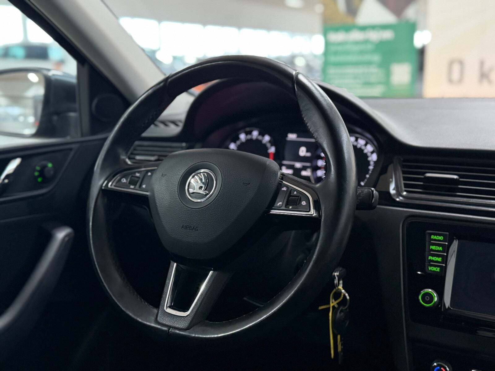 Grå Skoda Rapid fra 2017