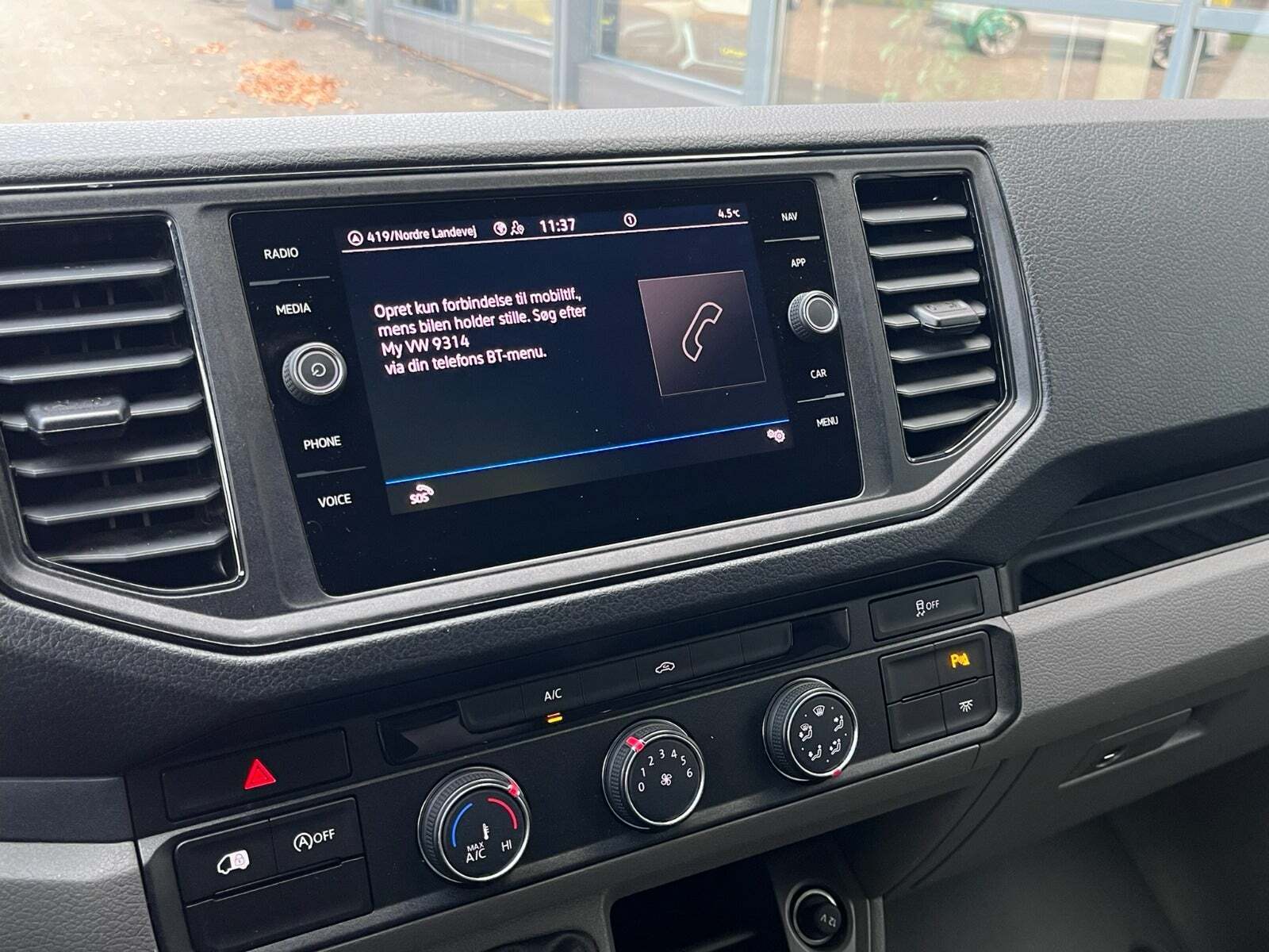 Hvid VW Crafter 35 fra 2024