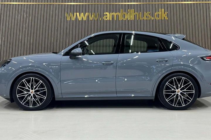 Grå Porsche Cayenne fra 2026