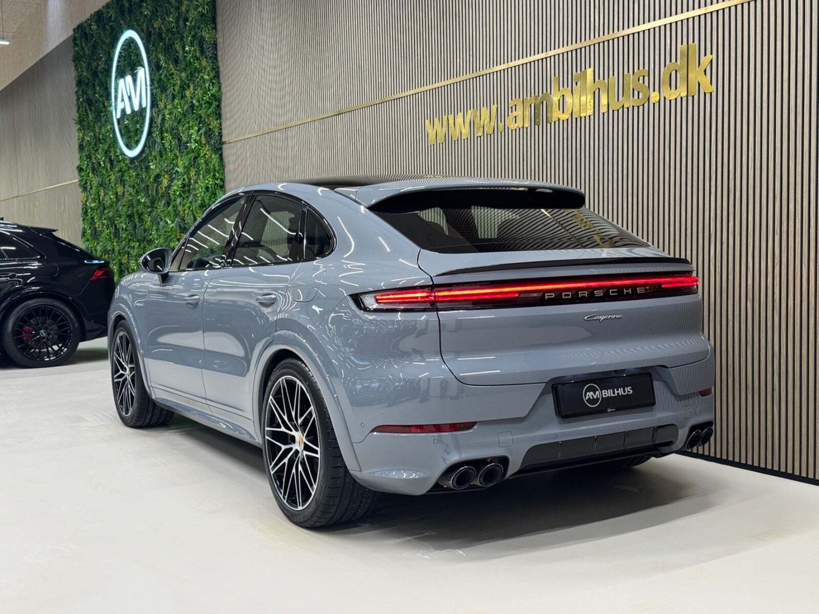Grå Porsche Cayenne fra 2026