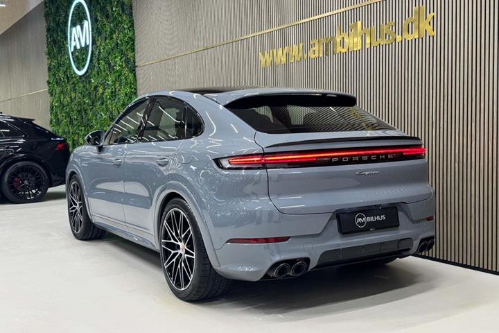 Grå Porsche Cayenne fra 2026