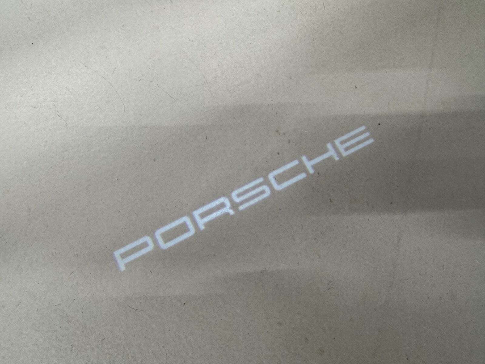 Grå Porsche Cayenne S fra 2024