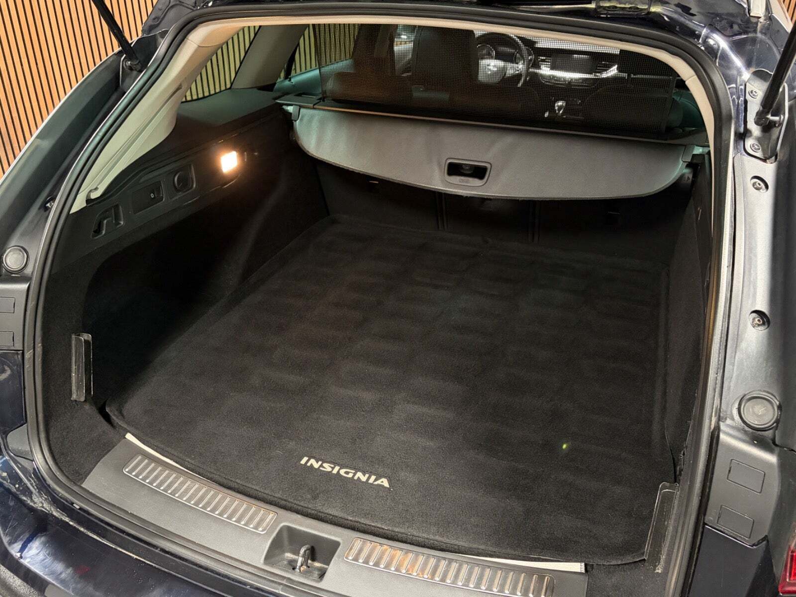 Blå Opel Insignia fra 2018