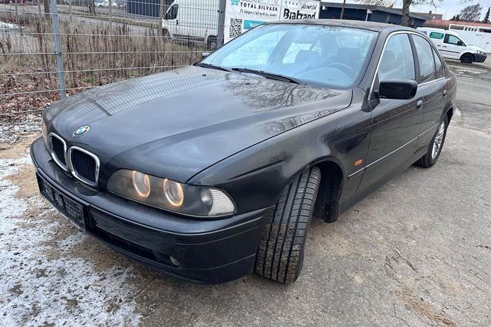 undefined BMW 520i fra 2002 set udefra