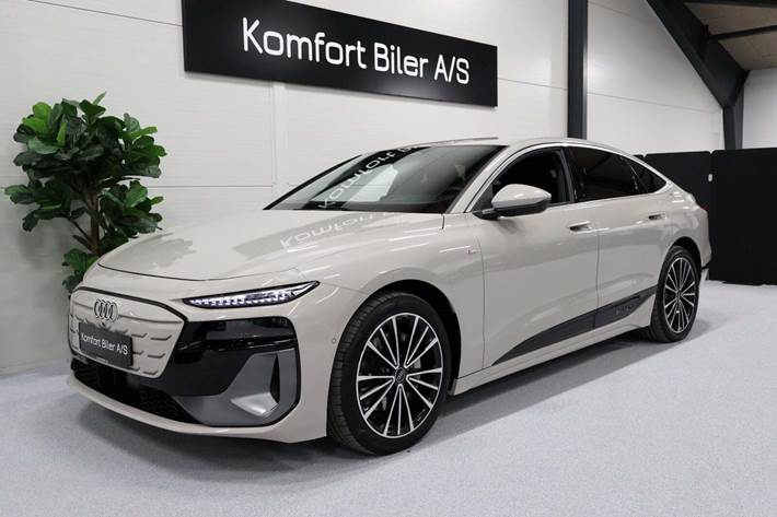 Beige Audi A6 e-tron fra 2025 set udefra