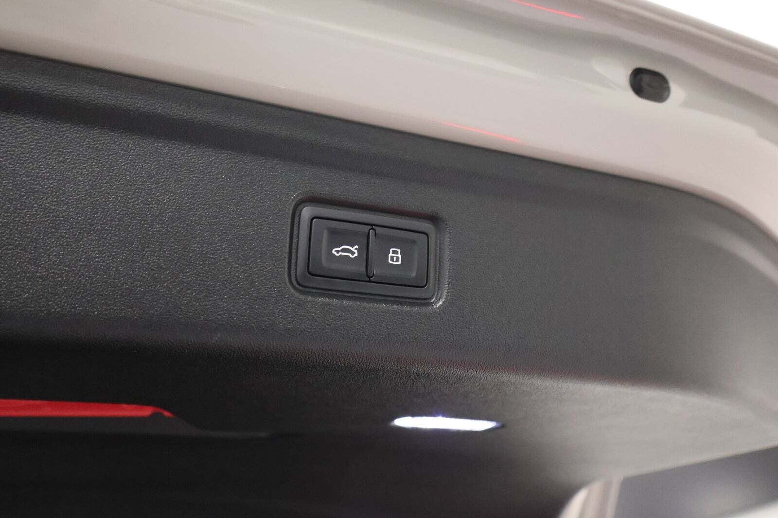 Beige Audi A6 e-tron fra 2025