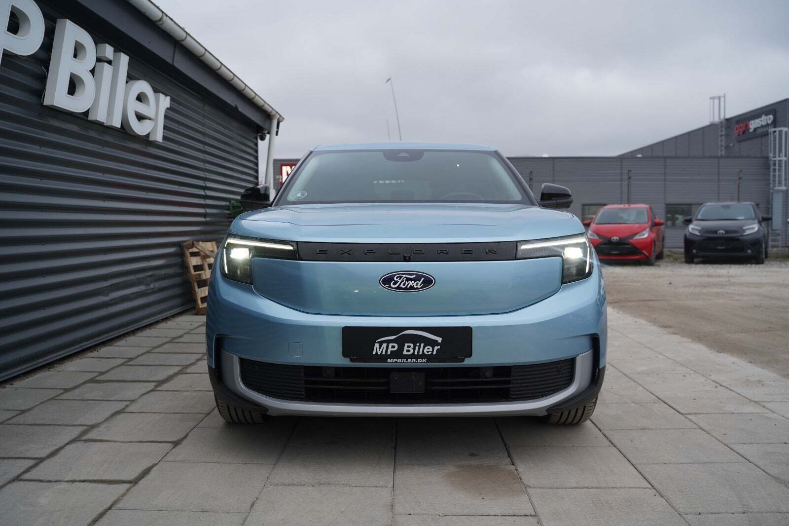 Ford Explorer 77 Select Extended Range