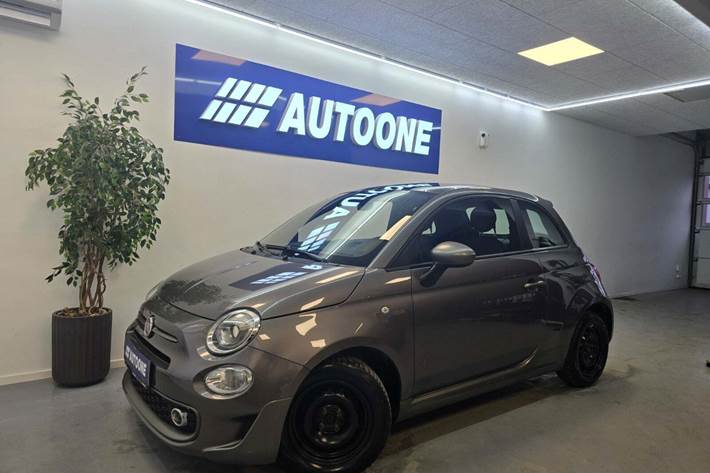 Grå Fiat 500 fra 2021 set udefra