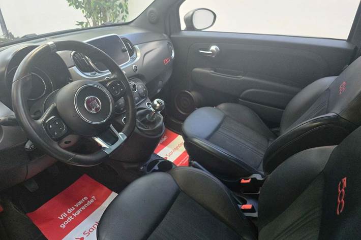 Grå Fiat 500 fra 2021