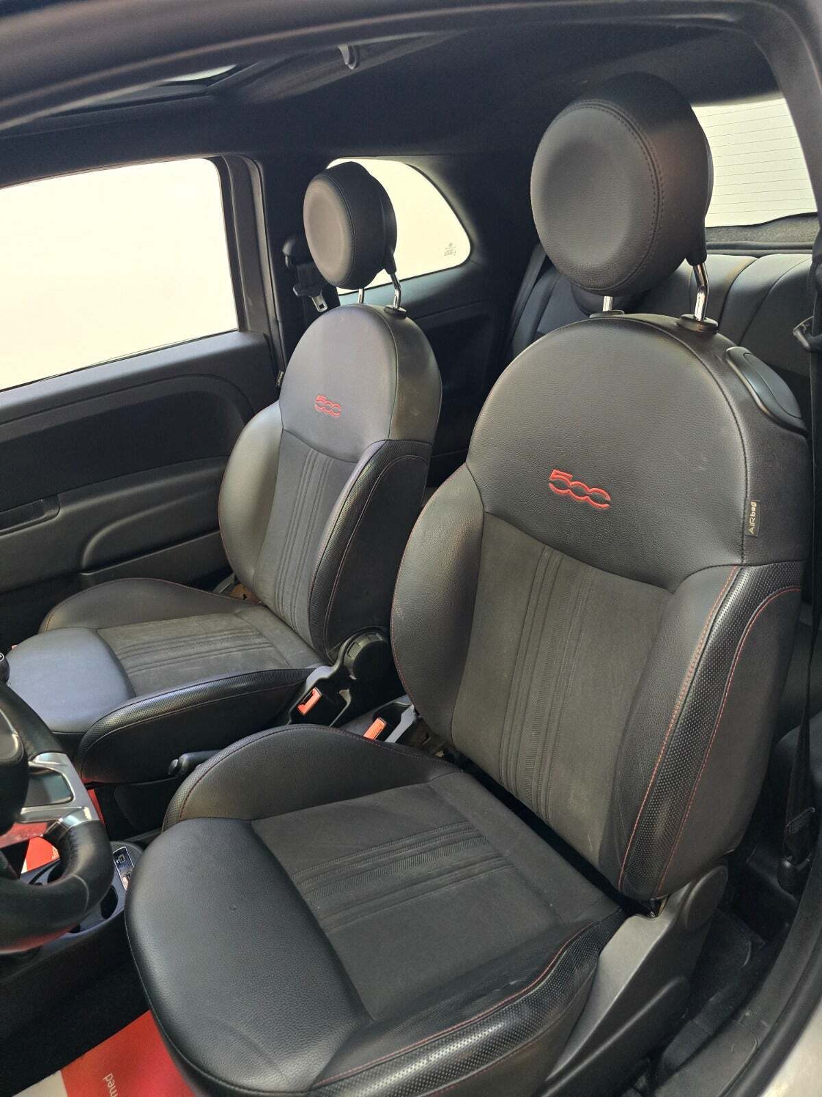 Grå Fiat 500 fra 2021