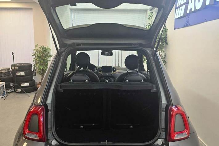 Grå Fiat 500 fra 2021