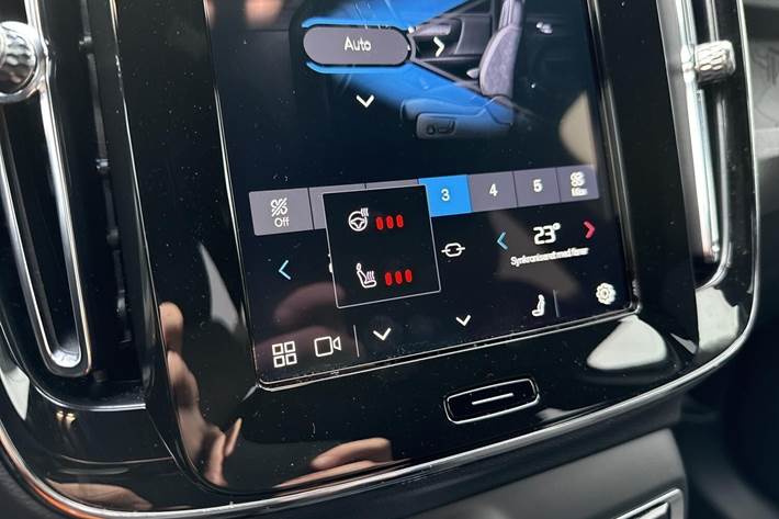 Blå Volvo EX40 fra 2025