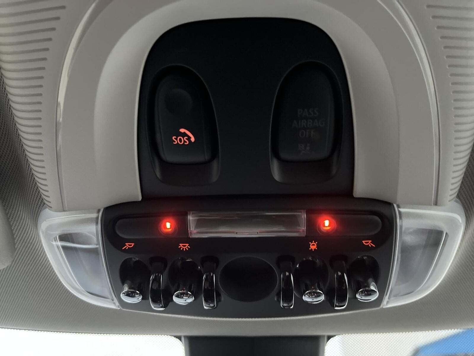 Beige Mini Cooper SE fra 2023