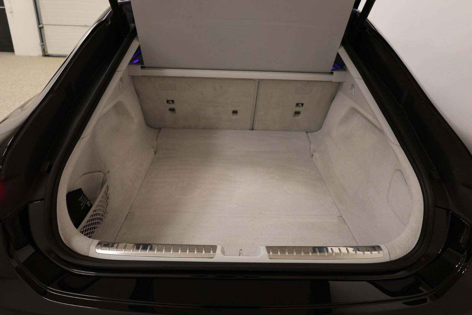 Sort Mercedes EQS580 fra 2022