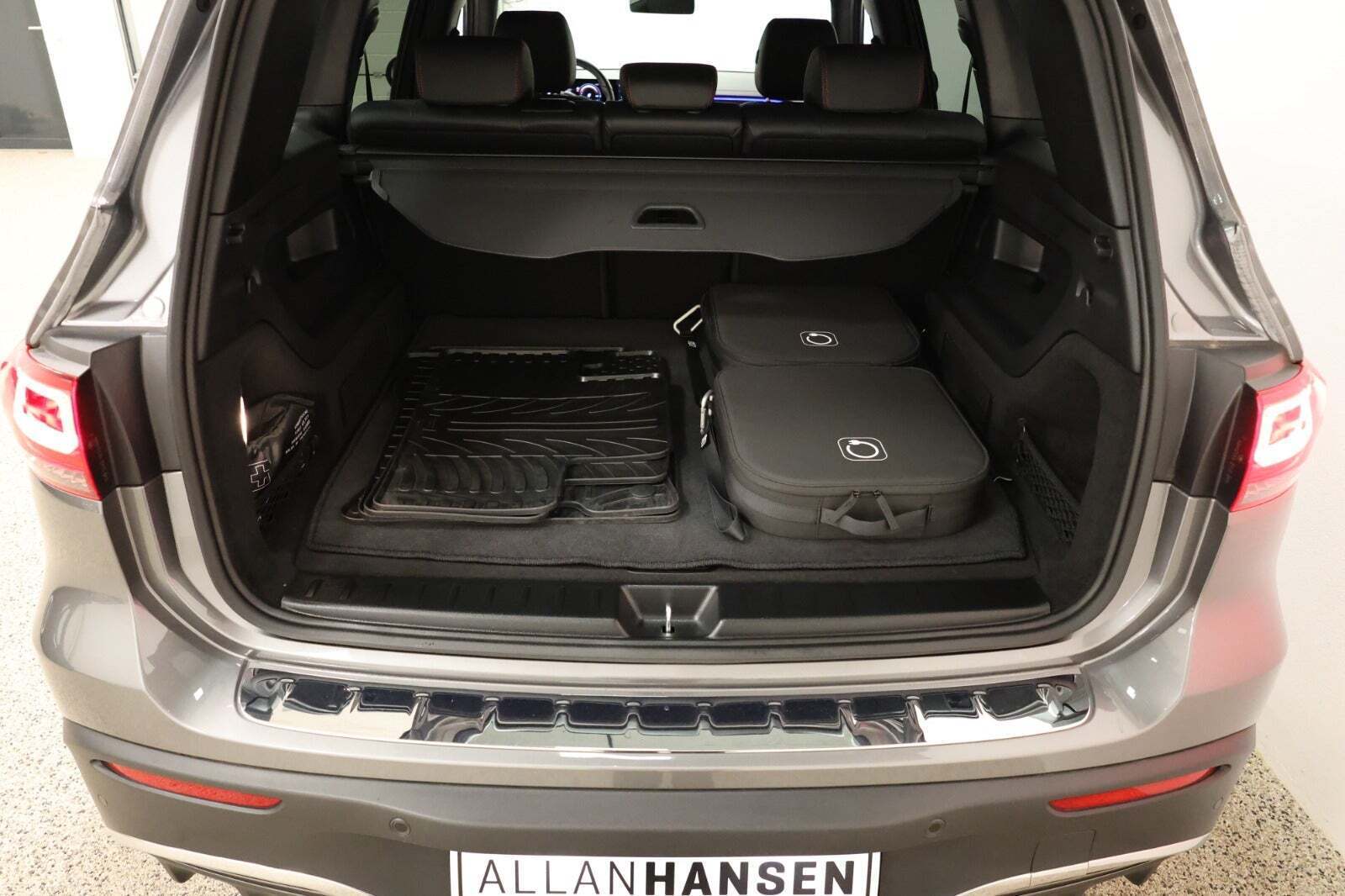 Grå Mercedes EQB250 fra 2023