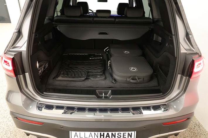 Grå Mercedes EQB250 fra 2023