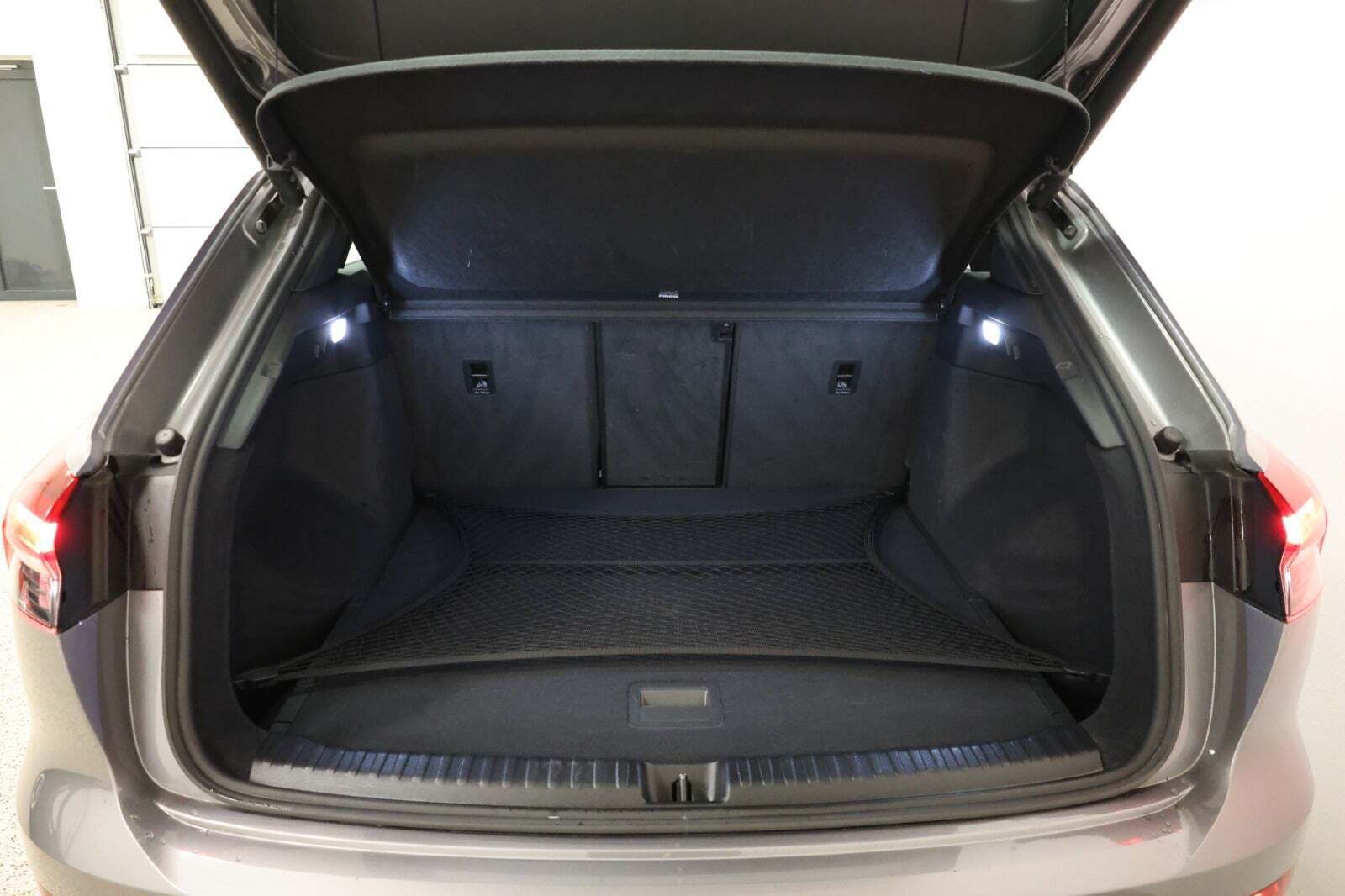 Grå Audi Q4 e-tron fra 2023