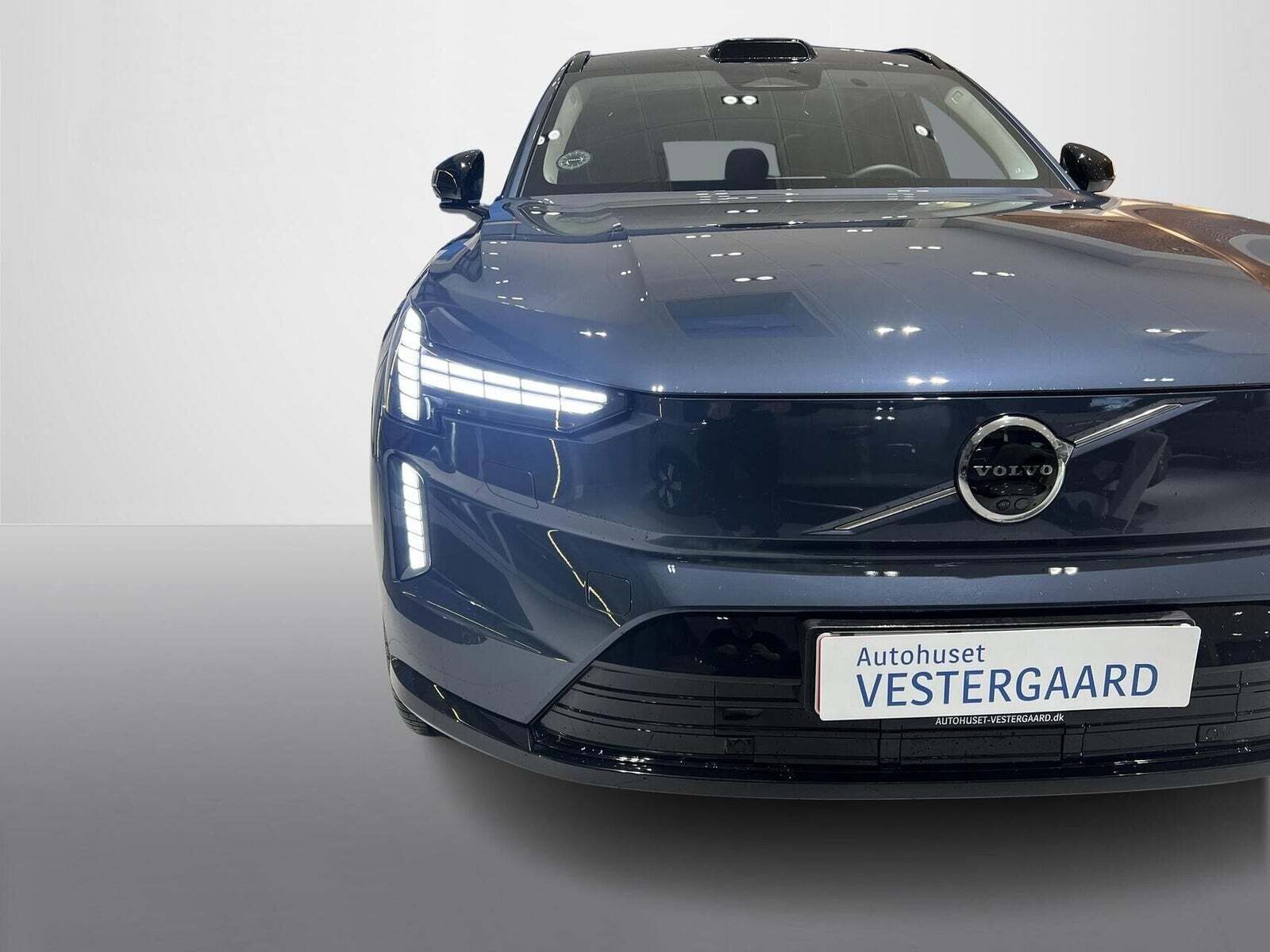 Blå Volvo EX90 fra 2025