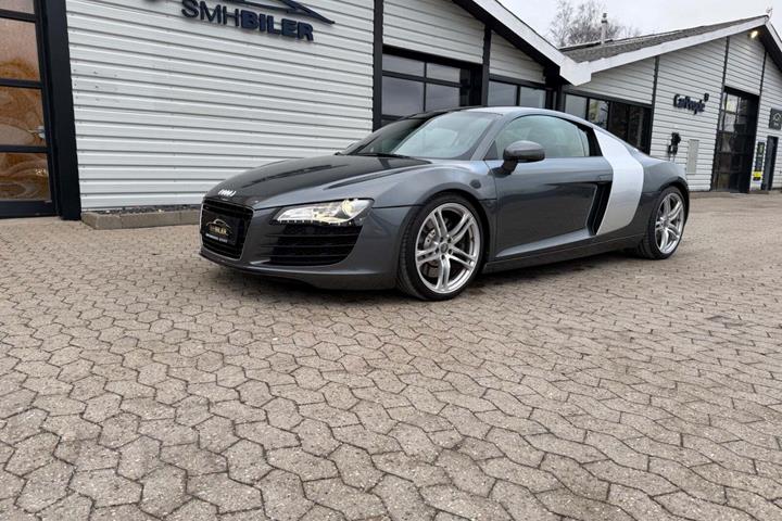 Grå Audi R8 fra 2008 set udefra