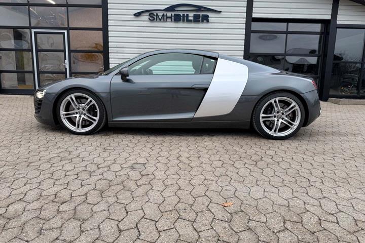 Grå Audi R8 fra 2008